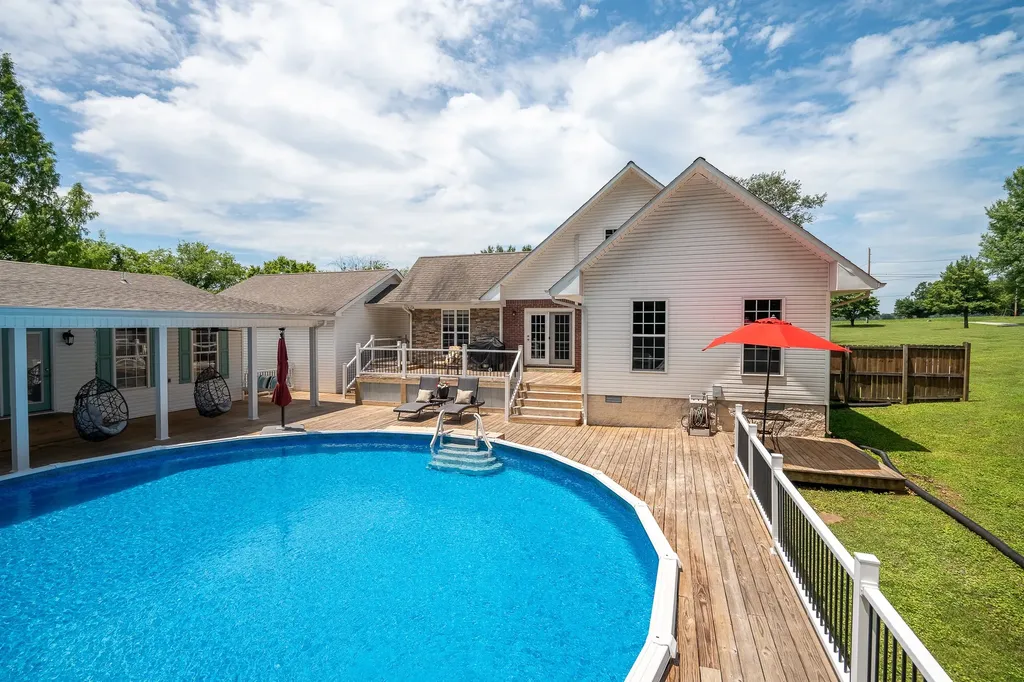 586 Highway 64, W Lawrenceburg TN 38464