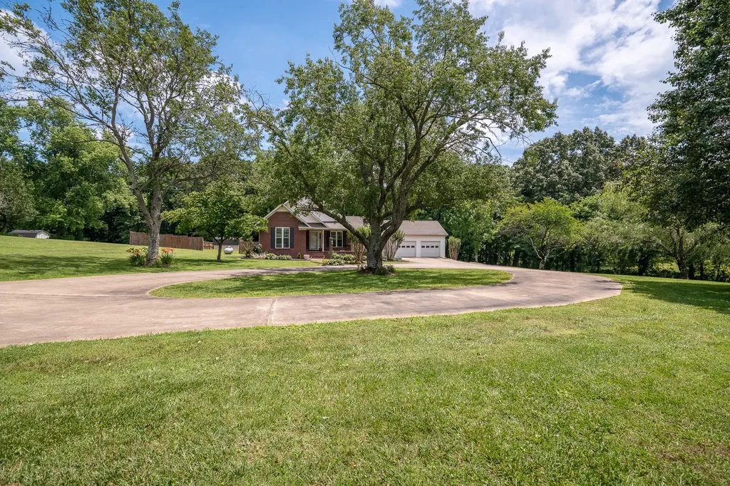 586 Highway 64, W Lawrenceburg TN 38464