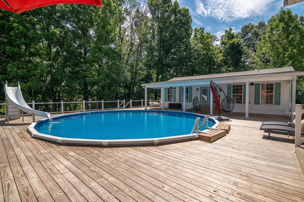 586 Highway 64, W Lawrenceburg TN 38464