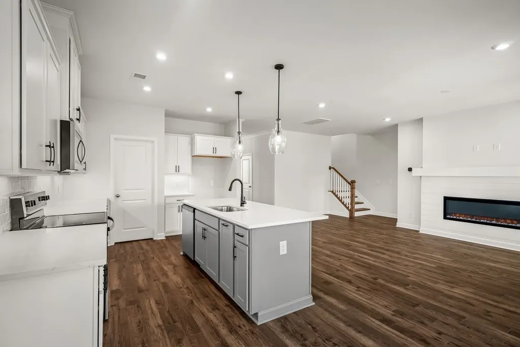 1924 Hildebrand Lane Columbia TN 38401