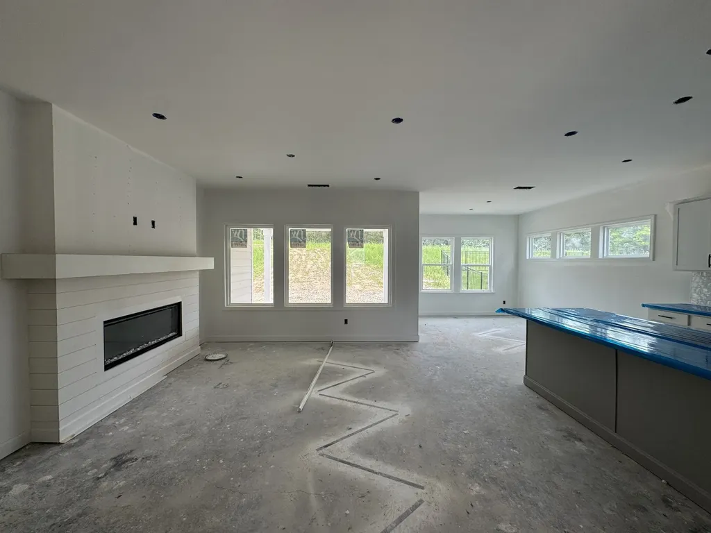 1924 Hildebrand Lane Columbia TN 38401