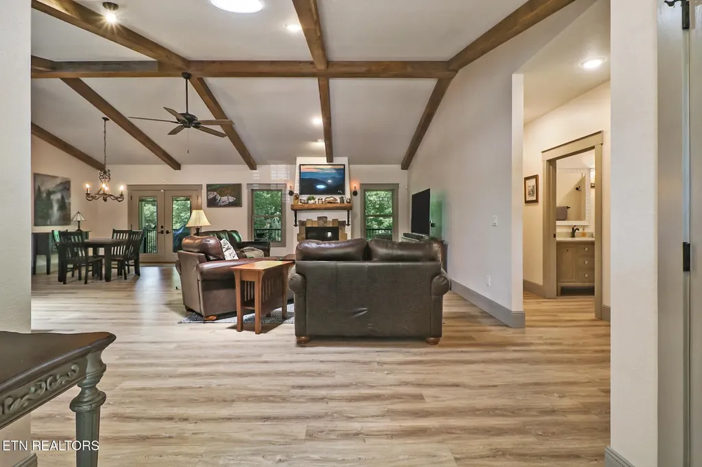 292 Crouch Branch Lane Allardt TN 38504
