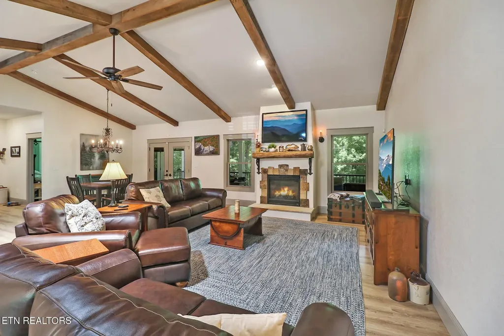 292 Crouch Branch Lane Allardt TN 38504