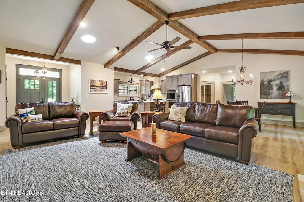 292 Crouch Branch Lane Allardt TN 38504