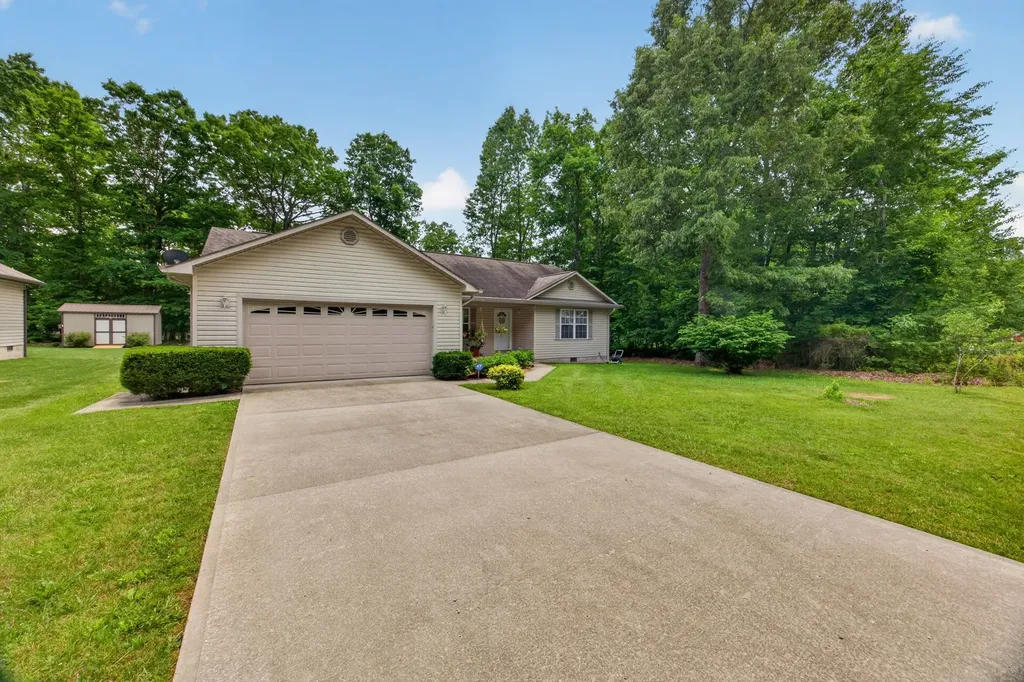 4024 Chica Road Crossville TN 38572
