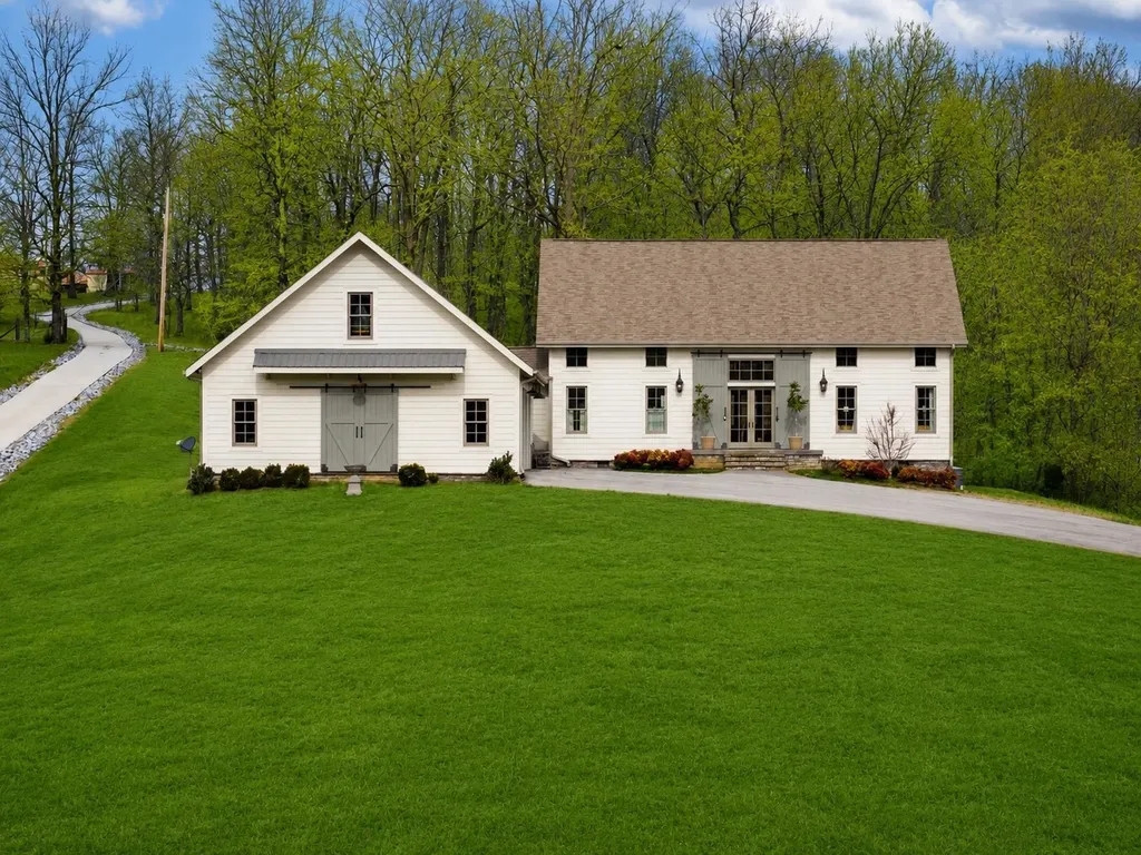 712 Highway 48, S Dickson TN 37055