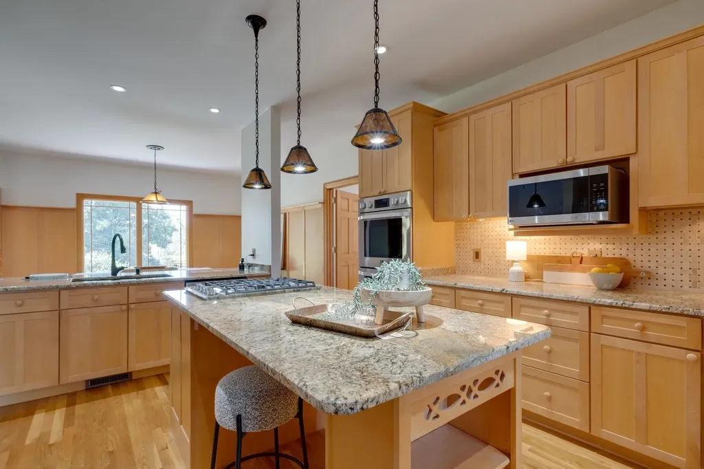 1249 White Road Bon Aqua TN 37025