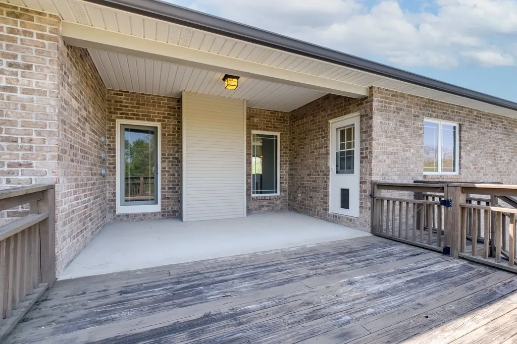 1249 White Road Bon Aqua TN 37025