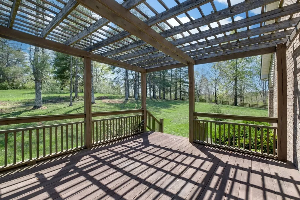 1249 White Road Bon Aqua TN 37025