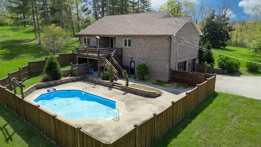 1249 White Road Bon Aqua TN 37025
