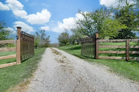 1249 White Road Bon Aqua TN 37025
