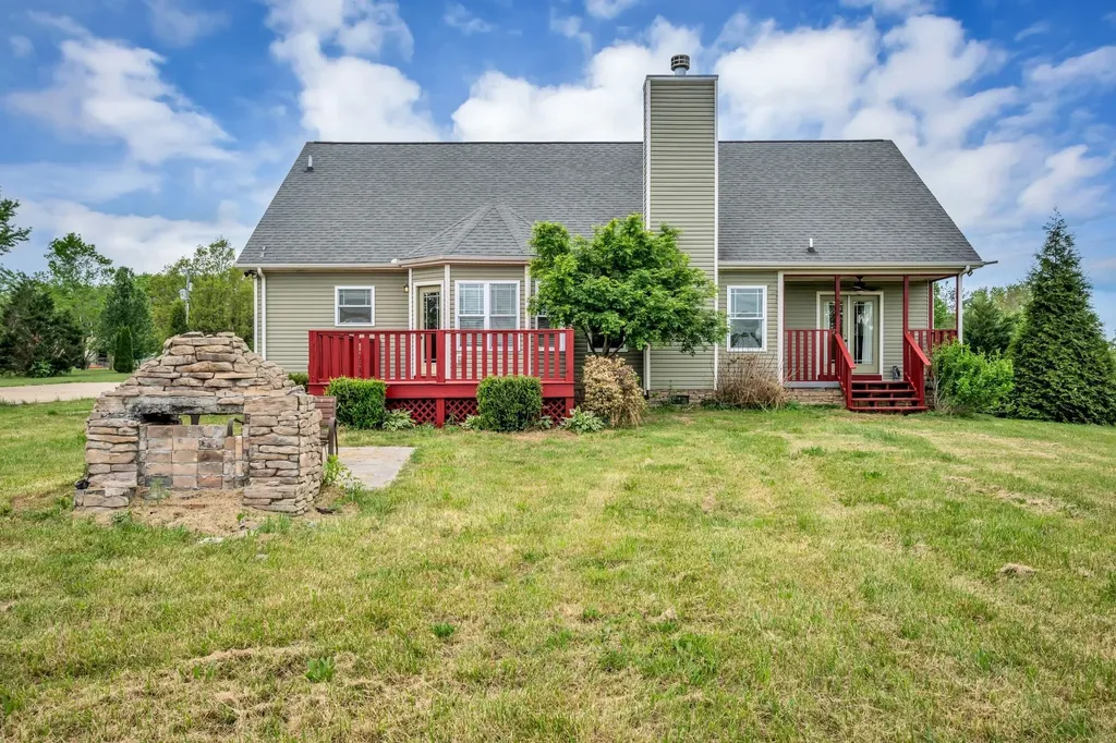2661 Spencer Mill Road Bon Aqua TN 37025