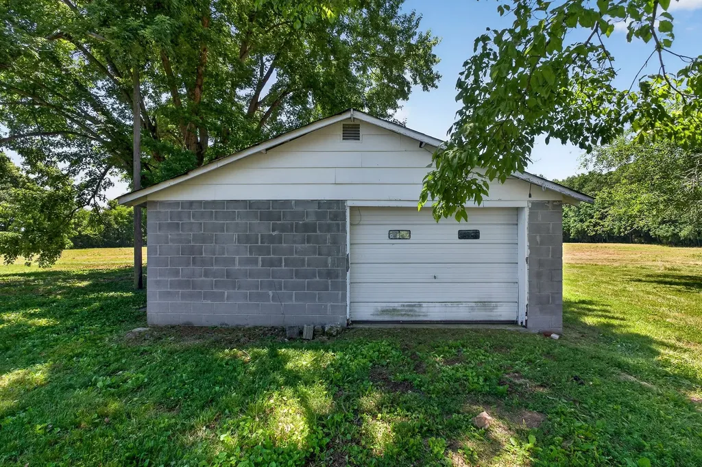 389 Lowery Road Smithville TN 37166