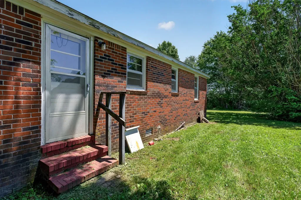 389 Lowery Road Smithville TN 37166