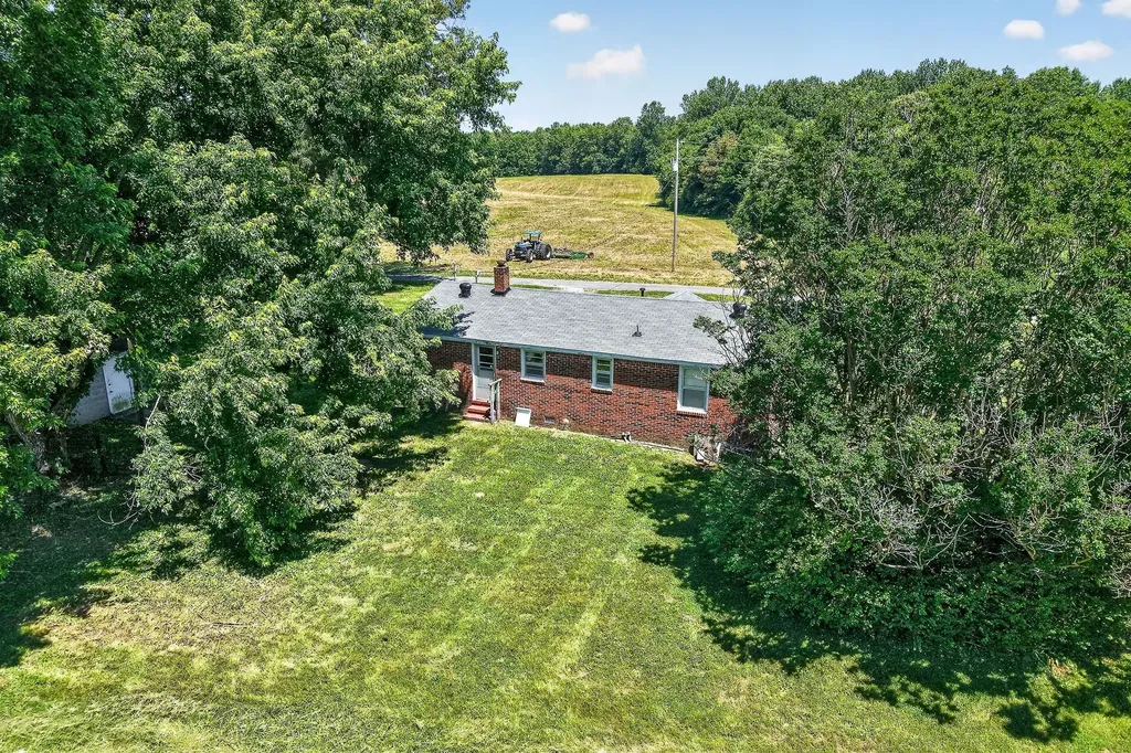 389 Lowery Road Smithville TN 37166