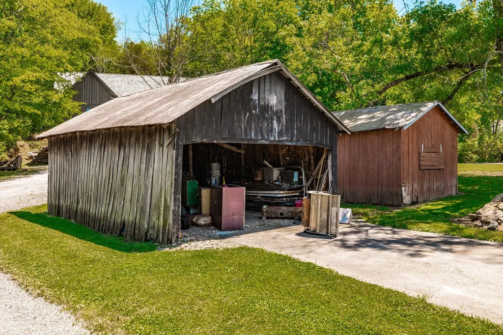 1506 Rock Springs Road Bethpage TN 37022