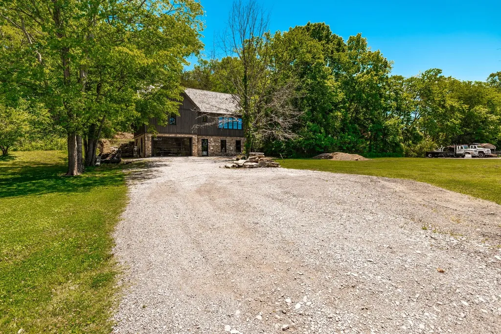 1506 Rock Springs Road Bethpage TN 37022