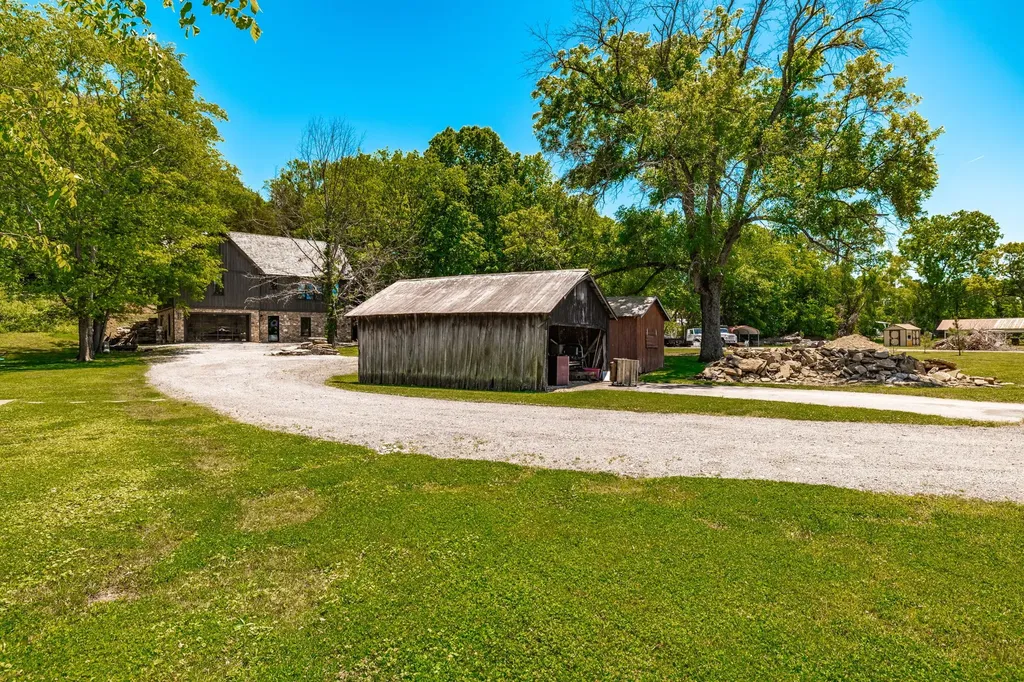 1506 Rock Springs Road Bethpage TN 37022