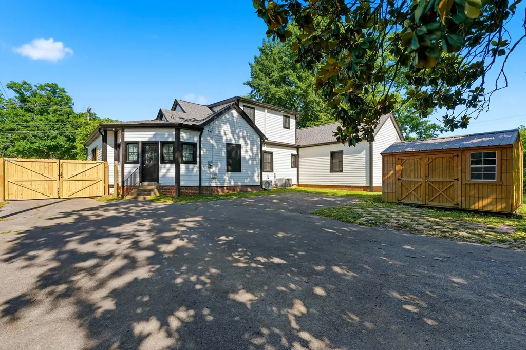310 N Hume Avenue Gallatin TN 37066