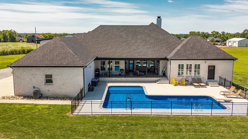 1322 Barry Lane Gallatin TN 37066