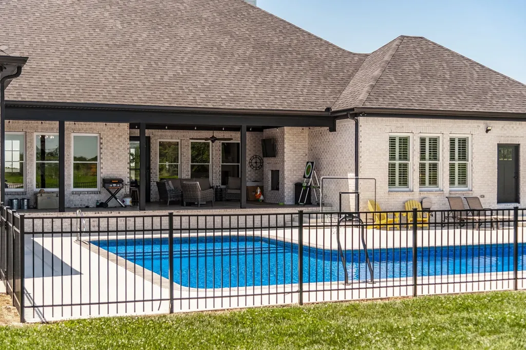 1322 Barry Lane Gallatin TN 37066