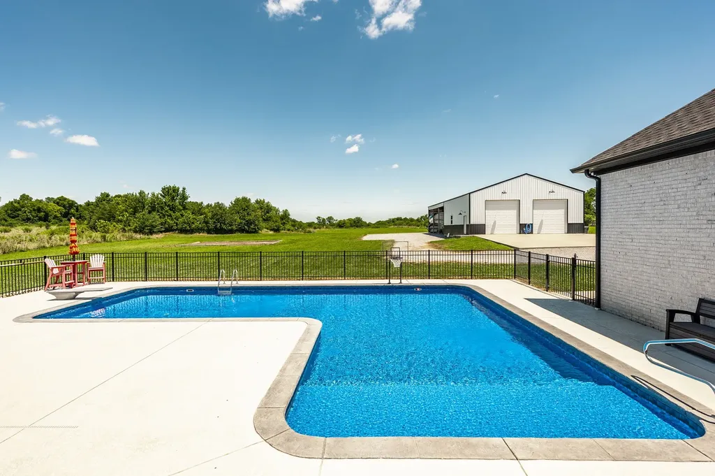 1322 Barry Lane Gallatin TN 37066