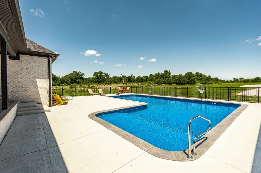 1322 Barry Lane Gallatin TN 37066