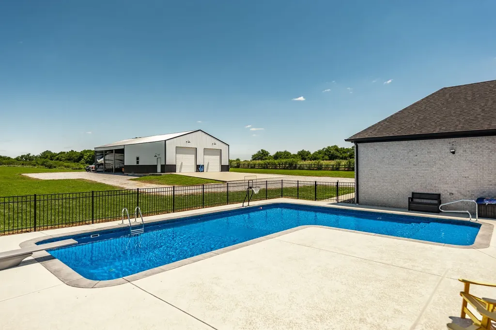 1322 Barry Lane Gallatin TN 37066