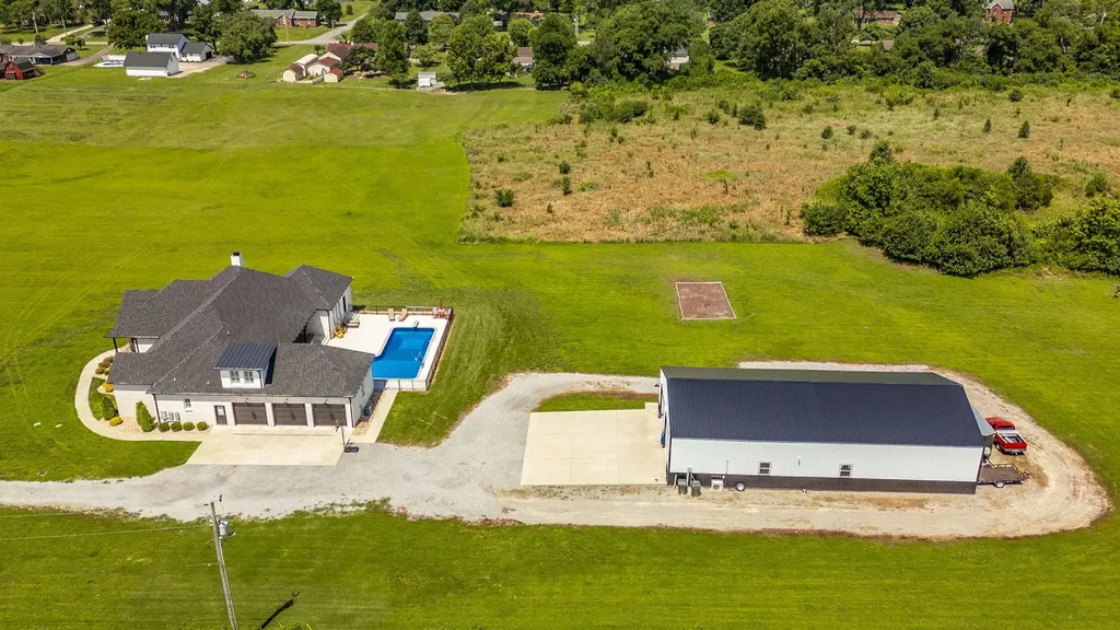 1322 Barry Lane Gallatin TN 37066