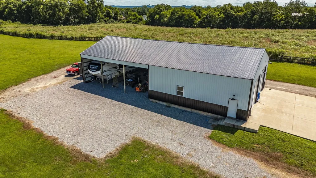 1322 Barry Lane Gallatin TN 37066