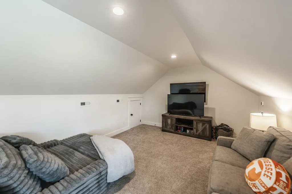 1322 Barry Lane Gallatin TN 37066