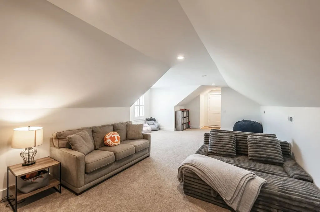 1322 Barry Lane Gallatin TN 37066