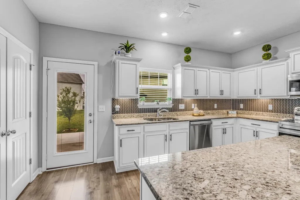 1911 Albarado Trail Murfreesboro TN 37128
