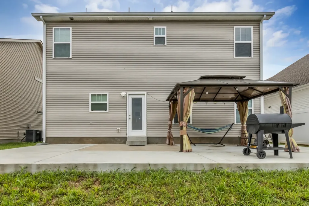1911 Albarado Trail Murfreesboro TN 37128