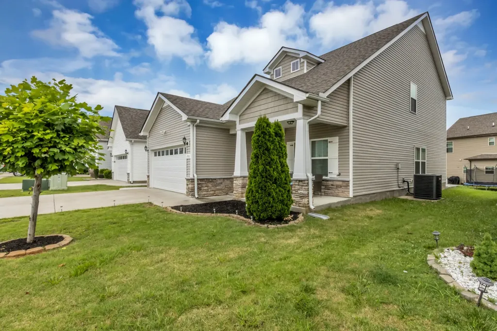 1911 Albarado Trail Murfreesboro TN 37128