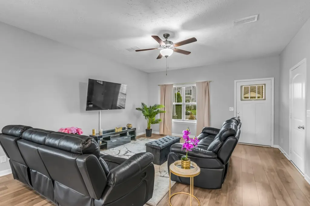 1911 Albarado Trail Murfreesboro TN 37128
