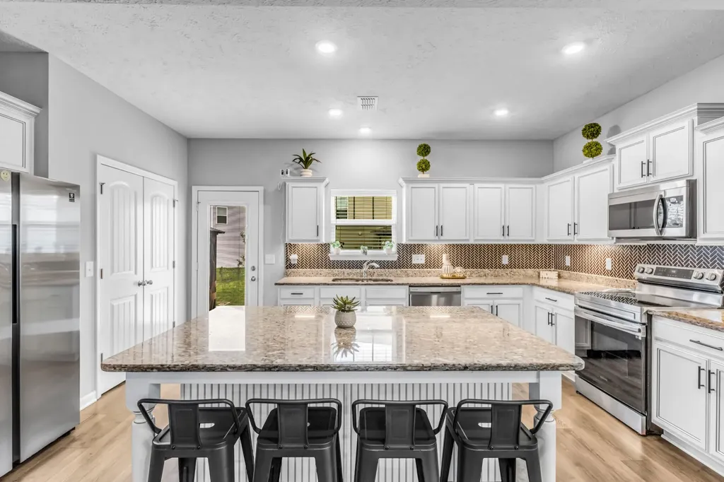 1911 Albarado Trail Murfreesboro TN 37128