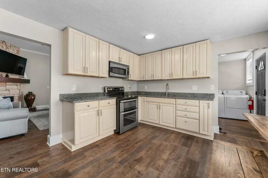 508 E Central Avenue La Follette TN 37766