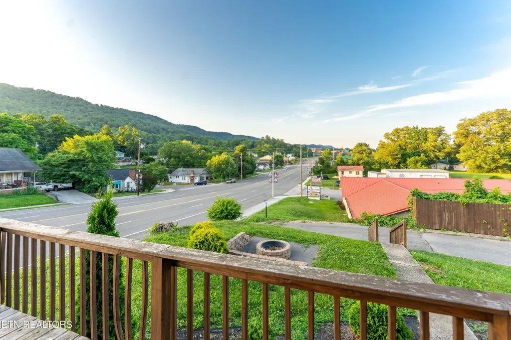 508 E Central Avenue La Follette TN 37766