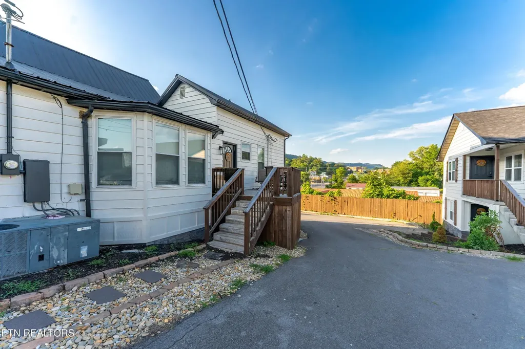 508 E Central Avenue La Follette TN 37766