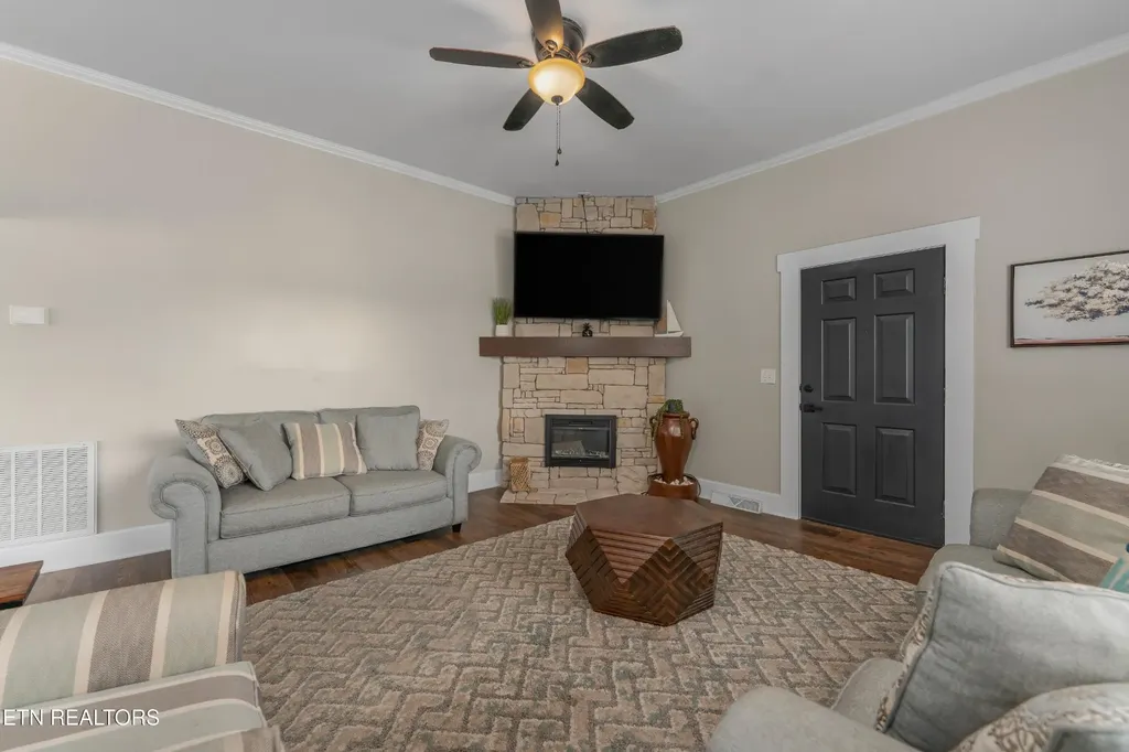 508 E Central Avenue La Follette TN 37766