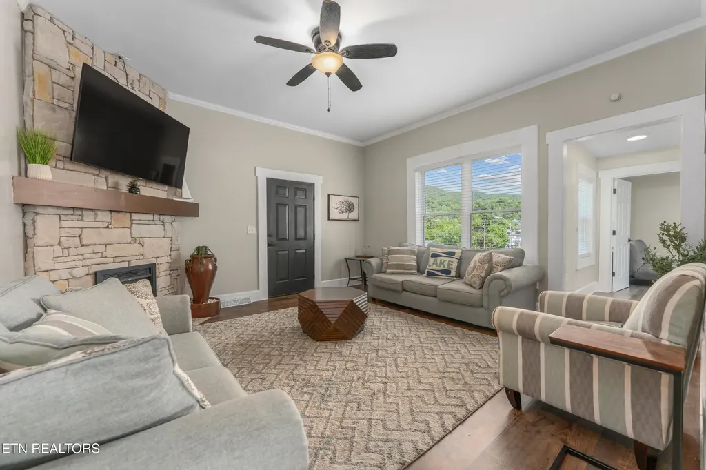 508 E Central Avenue La Follette TN 37766
