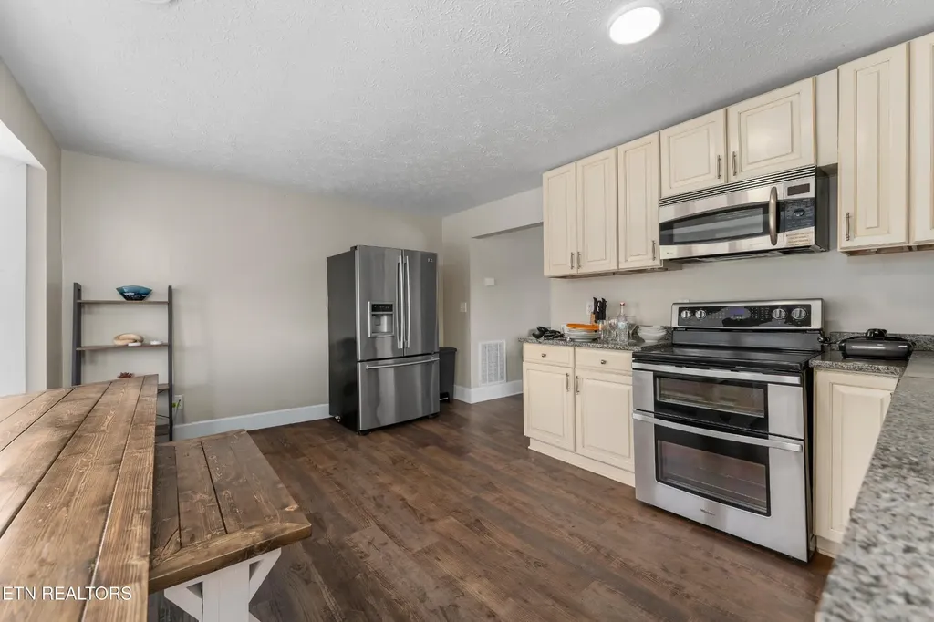 508 E Central Avenue La Follette TN 37766