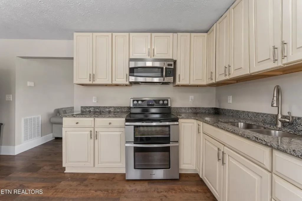 508 E Central Avenue La Follette TN 37766