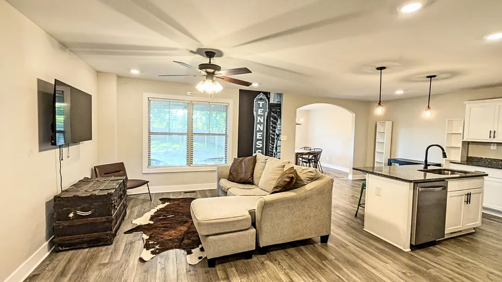 414B Oak Street Clarksville TN 37042