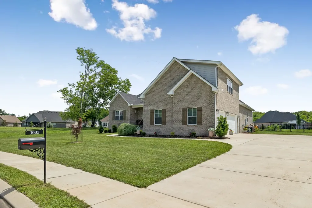 1035 Robert Lee Drive Gallatin TN 37066