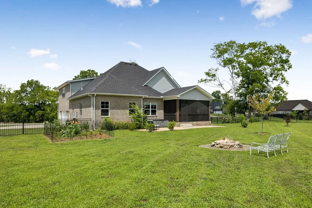1035 Robert Lee Drive Gallatin TN 37066