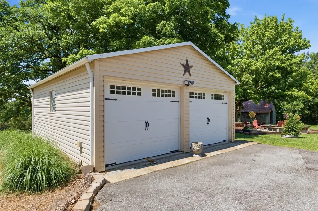 1300 Oak Grove Road Dickson TN 37055