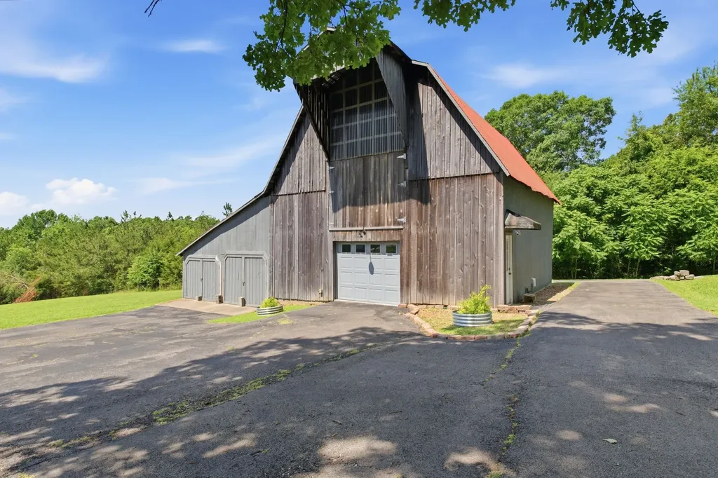 1300 Oak Grove Road Dickson TN 37055