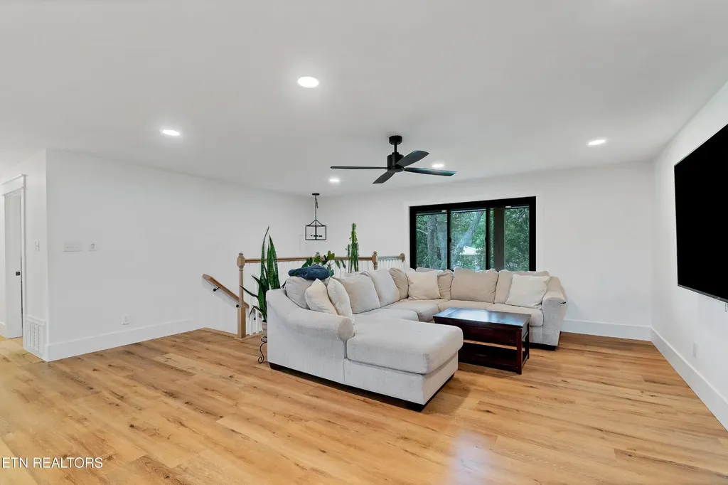 1207 Lenore Lane Maryville TN 37804